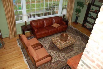 客厅铺设真丝地毯效果图